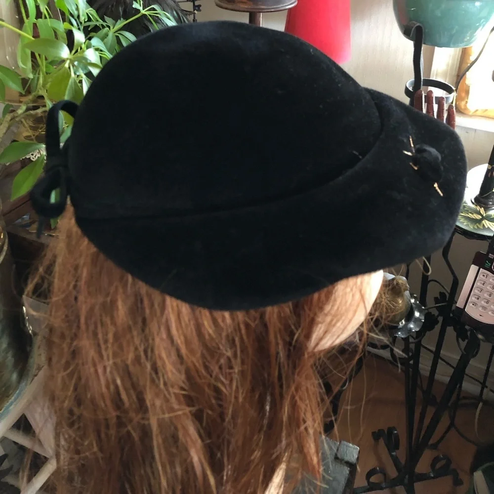 Vintage Black Velour Hat with Bumblebees - Picture 4 of 9